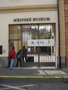 Městské muzeum - cíl pochodu... Městské muzeum - cíl pochodu...